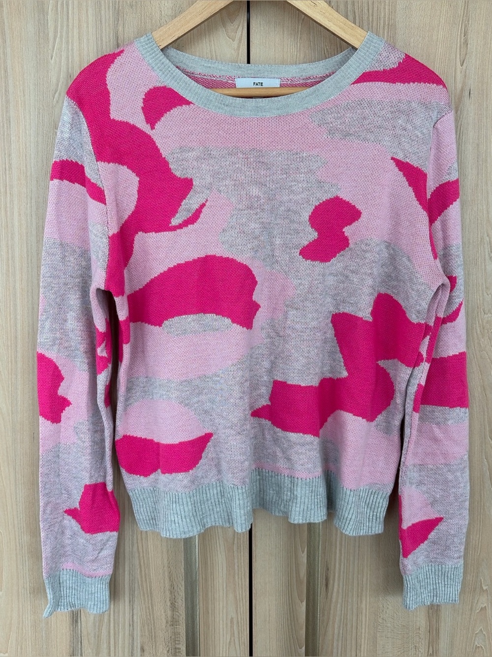 Camo Y2K Knit Sweater Medium Pullover FATE Pink Gray